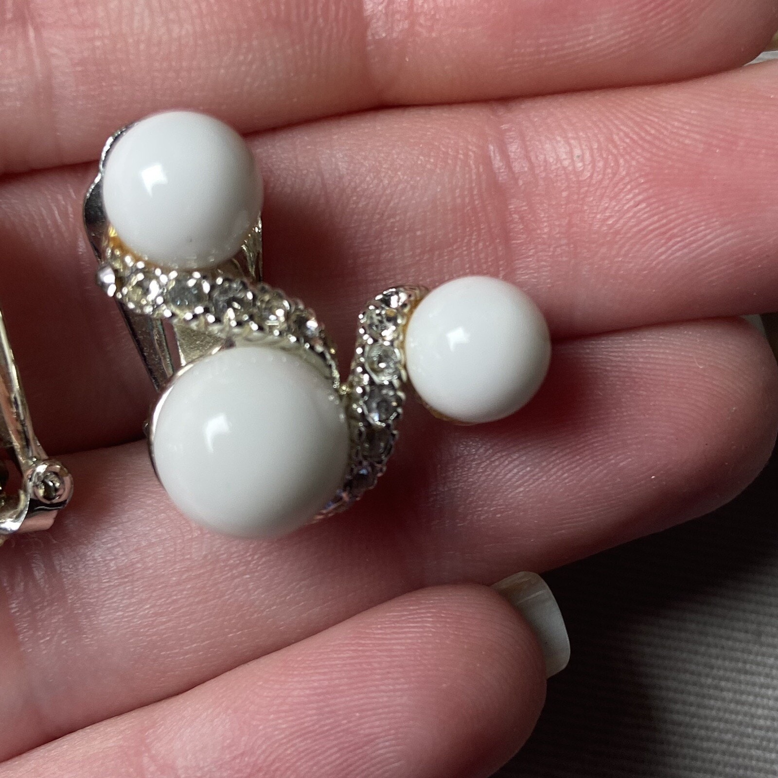 Signed Vintage Marvella White Stone With Rhinestones Clip On Earrings 12$